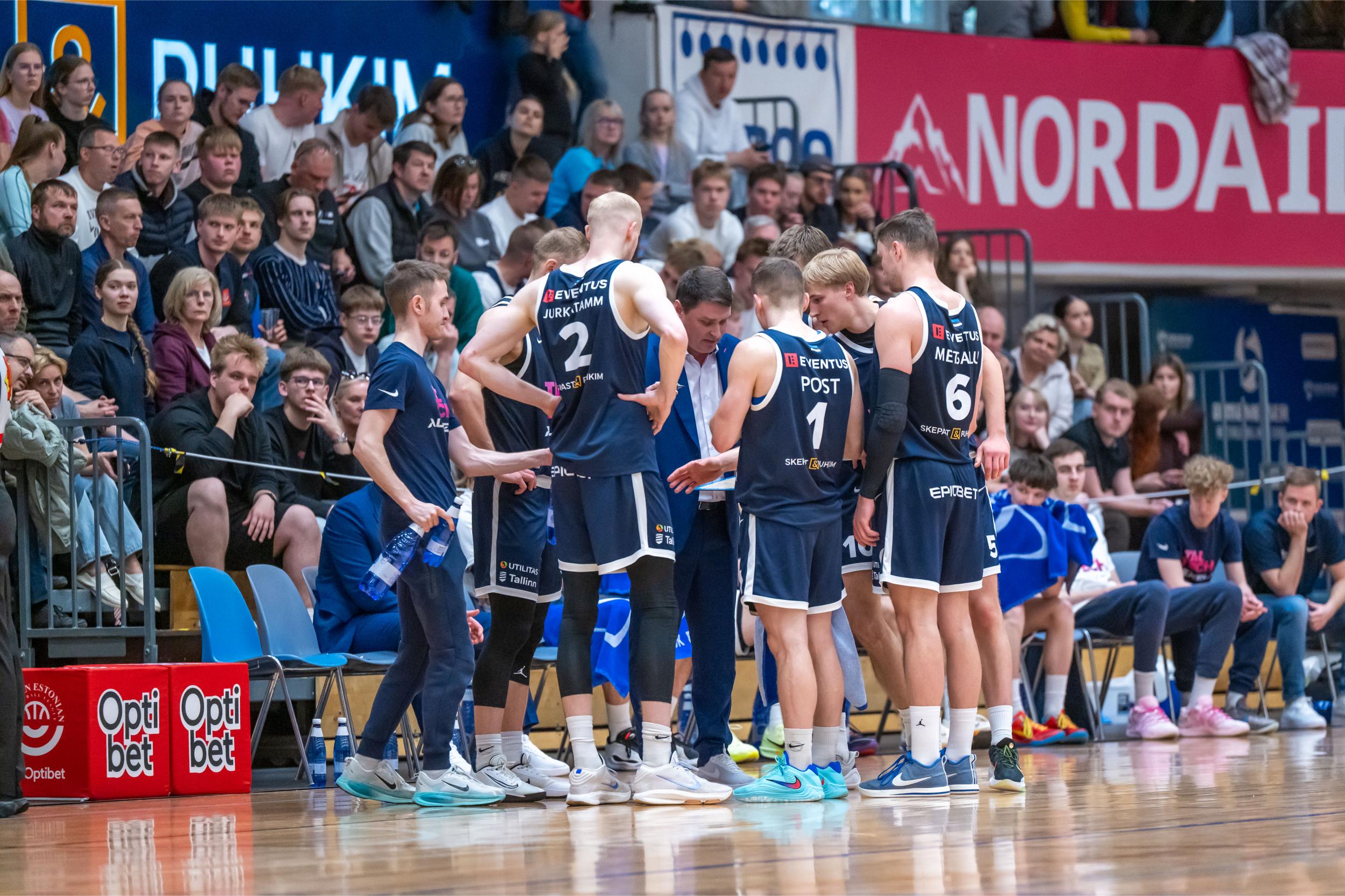 Tiitlikaitsja Kalev/Cramo alistas Eesti korvpallimeistrivõistluste neljandas poolfinaalmängus võõrsil TalTech/ALEXELA 95:82 ja tagas pääsu finaali. Avaveerandit