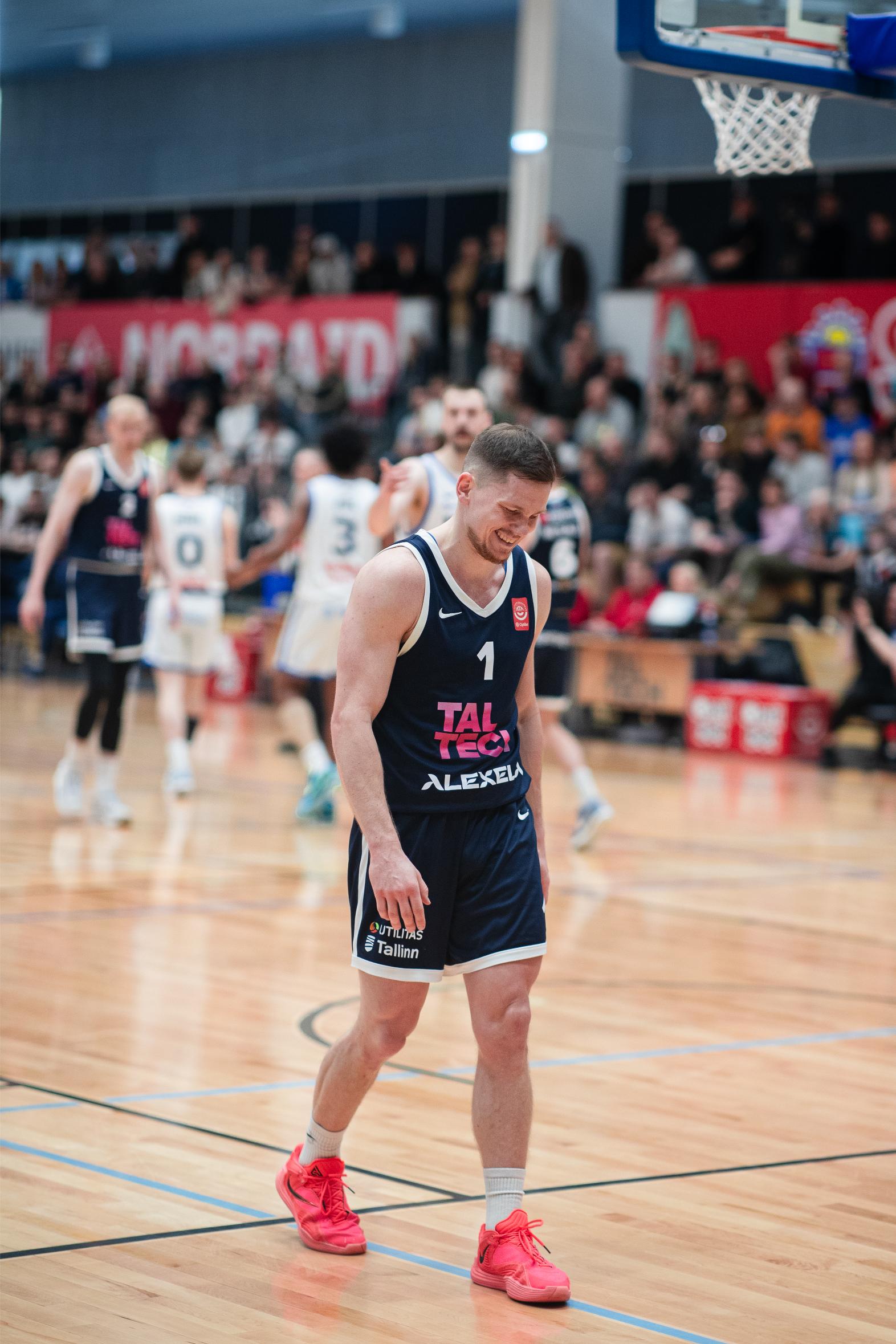 TalTech/ALEXELA alistas Eesti korvpallimeistrivõistluste poolfinaalseeria kolmandas mängus võõrsil Kalev/Cramo 78:77 ja vähendas seeria kaotusseisu 1:2-le. TalT